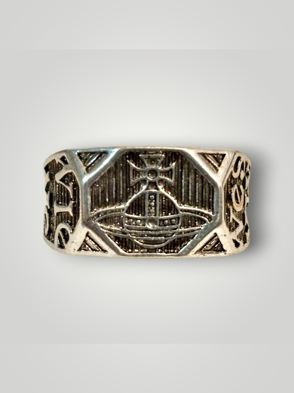 Vivienne Westwood Zakarya Ring Sz L (10) Signet Logo